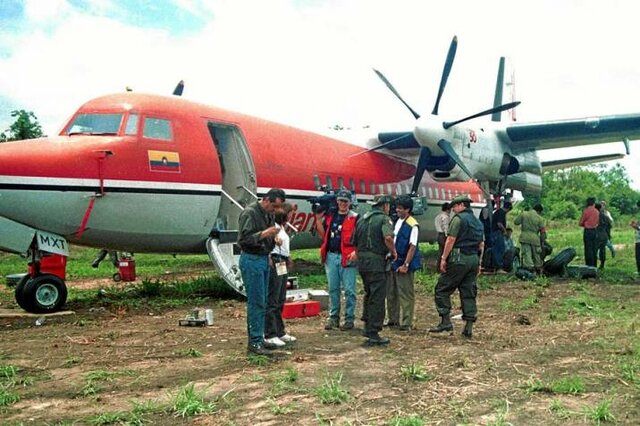 EL ELN SECUESTRAN UN AVION DE AVIANCA 1999