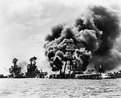 Japón bombardea la base naval de Pearl Harbour