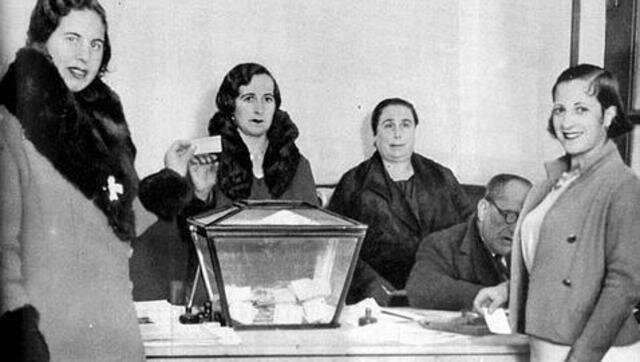 Aprobación del voto Femenino en España