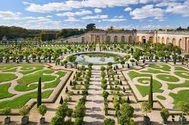 Louis XIV starts building Versailles