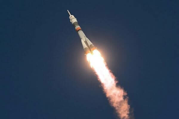 Primer vuelo de un cohete propulsado por gasolina