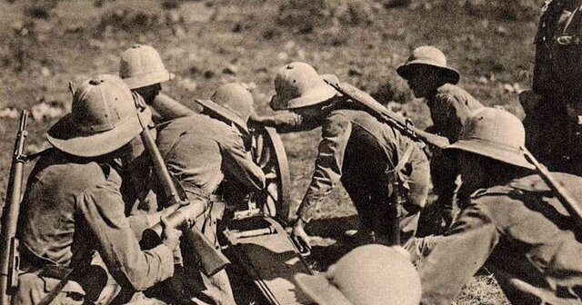 Invaden Abisinia (actual Etiopía)