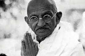 Asesinado Mahatma Gandhi en la India.