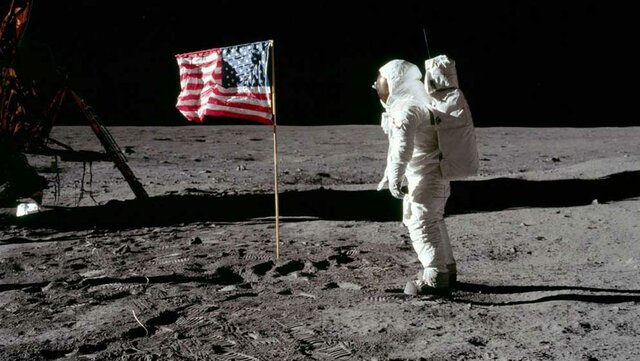 Primer ésser humà en trepitjar la Lluna