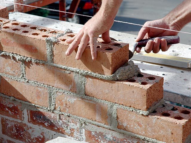 Convenio entre la Municipalidad de Godoy Cruz y Fundación PYMET para la formación técnico profesional en albañilería