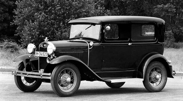 Se Lanza Al Mercado El Ford Modelo A, En Cuatro Colores.