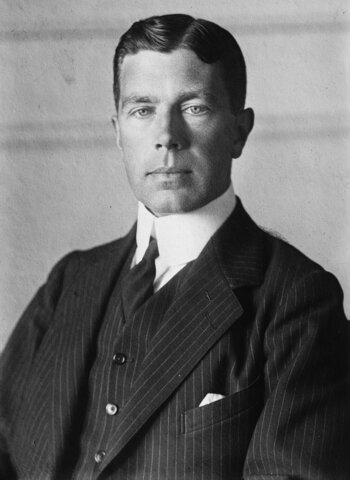 Gustavo VI Adolfo de Suecia sube al trono