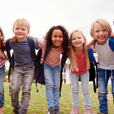 Timeline: TRAS LOS PASOS DE LA INFANCIA Y LA ADOLESCENCIA