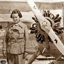 She entered the Turkish Aeronautical Association's Aviation School.