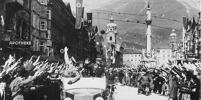 Alemania ocupa Austria, se produce el Anchluss