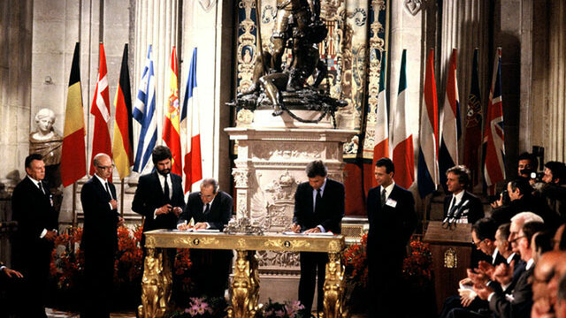 España entra a Unión Europea