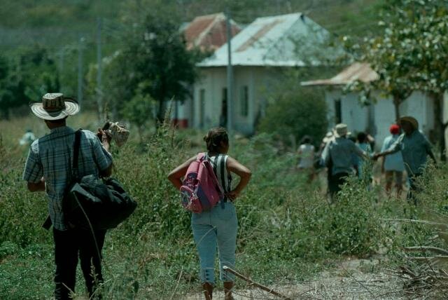 2002-2004 Riesgo y desplazamiento de la población joven e infantil