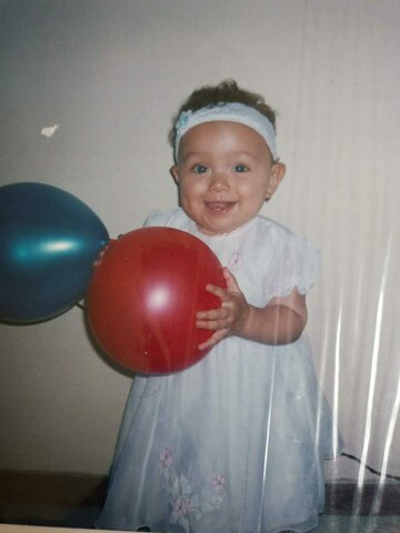 Una chiquita muy alegre y risueña