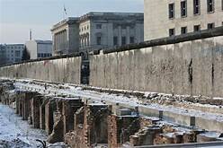 Berlin Wall Goes Up