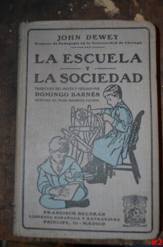 “La escuela y la sociedad”.
