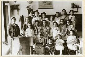 LA ADOLESCENCIA EN LA EDAD CONTEMPORANEA