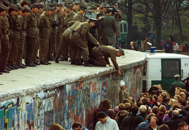 Berlin wall comes down