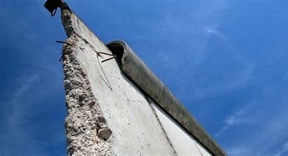 Berlin wall comes down