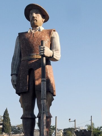 Presidente de São Paulo lamenta “ato de vandalismo” em estátua de Borba Gato...