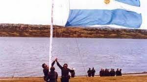 Izamiento de la bandera Argentina