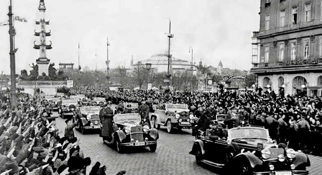 Alemania ocupa Austria, se produce el Anchluss.