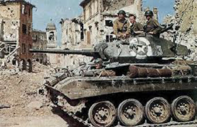 . Las tropas angloamericanas llegan a Italia y cae Musolinni