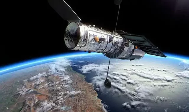 EL PRIMER TELESCOPI EN ÒRBITA