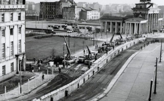Berlin Wall goes up