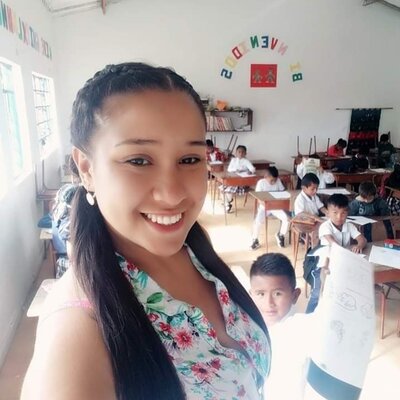 Timeline: VOLVER AL PASADO: Principios conceptuales de las pedagogías críticas. AUTORES: Lida Caldon y Alex Velasco