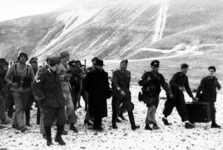 LAS TROPAS ANGLOAMERICANAS LLEGAN A ITALIA Y CAE MUSSOLINI