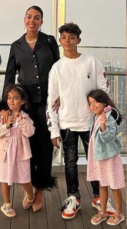 nacio mi otra hermana pero por parte de papa