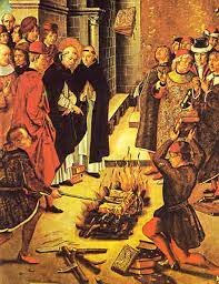 la iglesia realiza la quema de los libros hebreos.