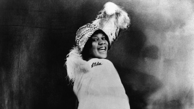 Bessie Smith releases her cover of St. Louis Blues that features Louis Armstrong