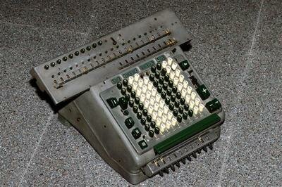 CALCULADORA ELECTROMECÁNICA