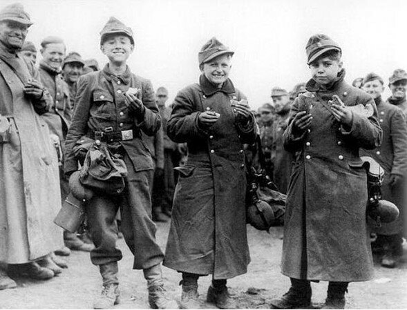 EDAD CONTEMPORÁNEA - Concepciones de juventud