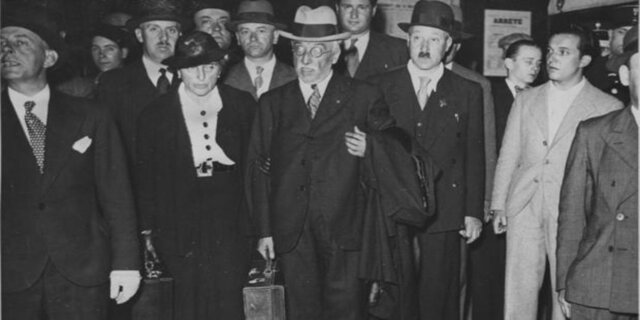 Destitución de Alcalá Zamora sustituido por Azaña