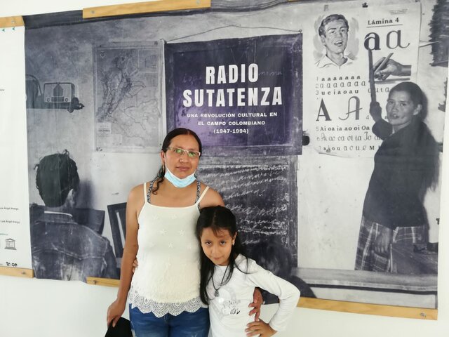 1947: Difusión del primer programa cultural de radio SUTATENZA, usando un radio de 100 vatios. (16 de octubre de 1947)