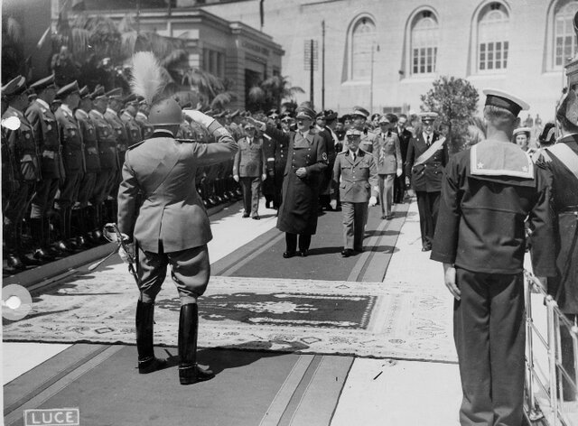 Hitler diventa cancelliere