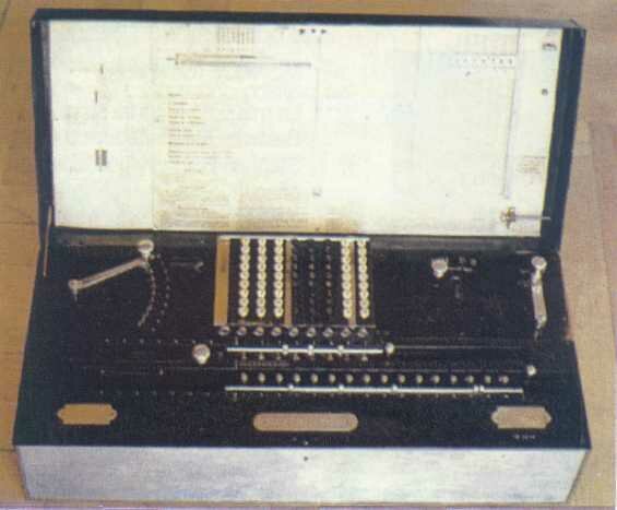 Otto Steiger diseño la primera máquina exitosa de multiplicación automática.