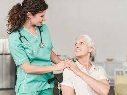 INICIE A TRABAJAR COMO AUXILIAR DE ENFERMERIA