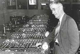 Vannevar Bush construyó una máquina diferencial parcialmente electrónica.