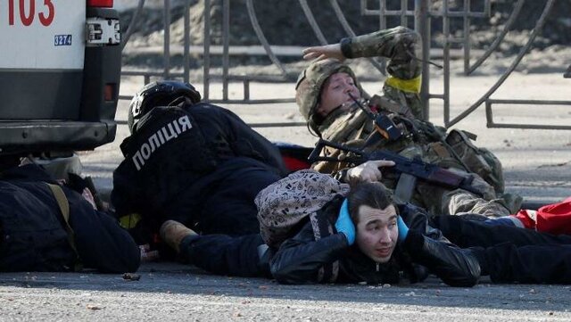 Kiev resists, Putin bombards, the EU sends military aid