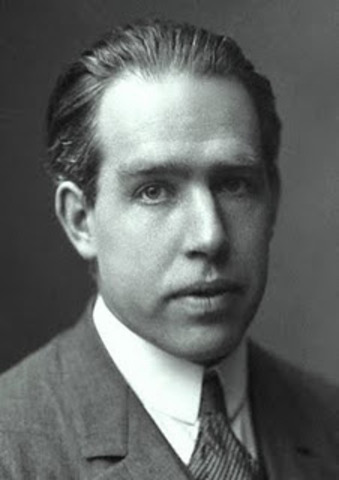 1913 - Bohr