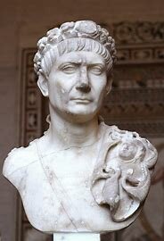 Primer emperador nacido en provincias.