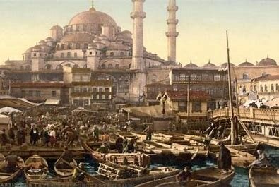 Fundación de Constantinopla.