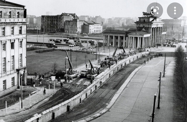 Berlin wall goes up