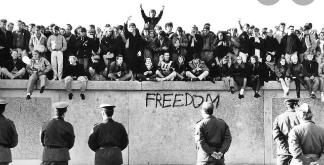 Berlin wall comes down