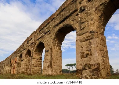 Invención de acueductos, alcantarillados y vías