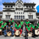 Garifunas guatemaltecos frente al palacio
