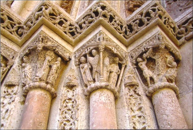 Tipo de escultura: Capiteles.